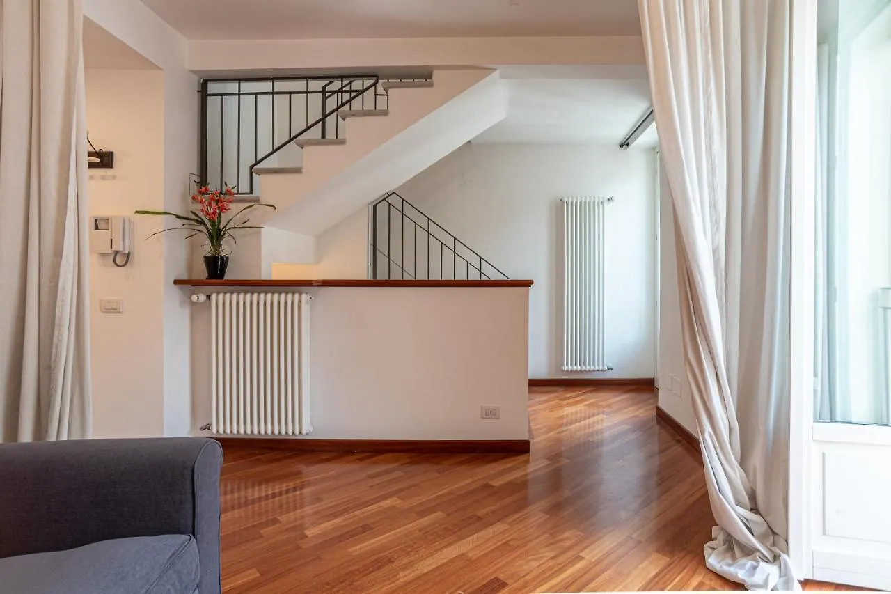 Argegno Terrace Apartment 0*,